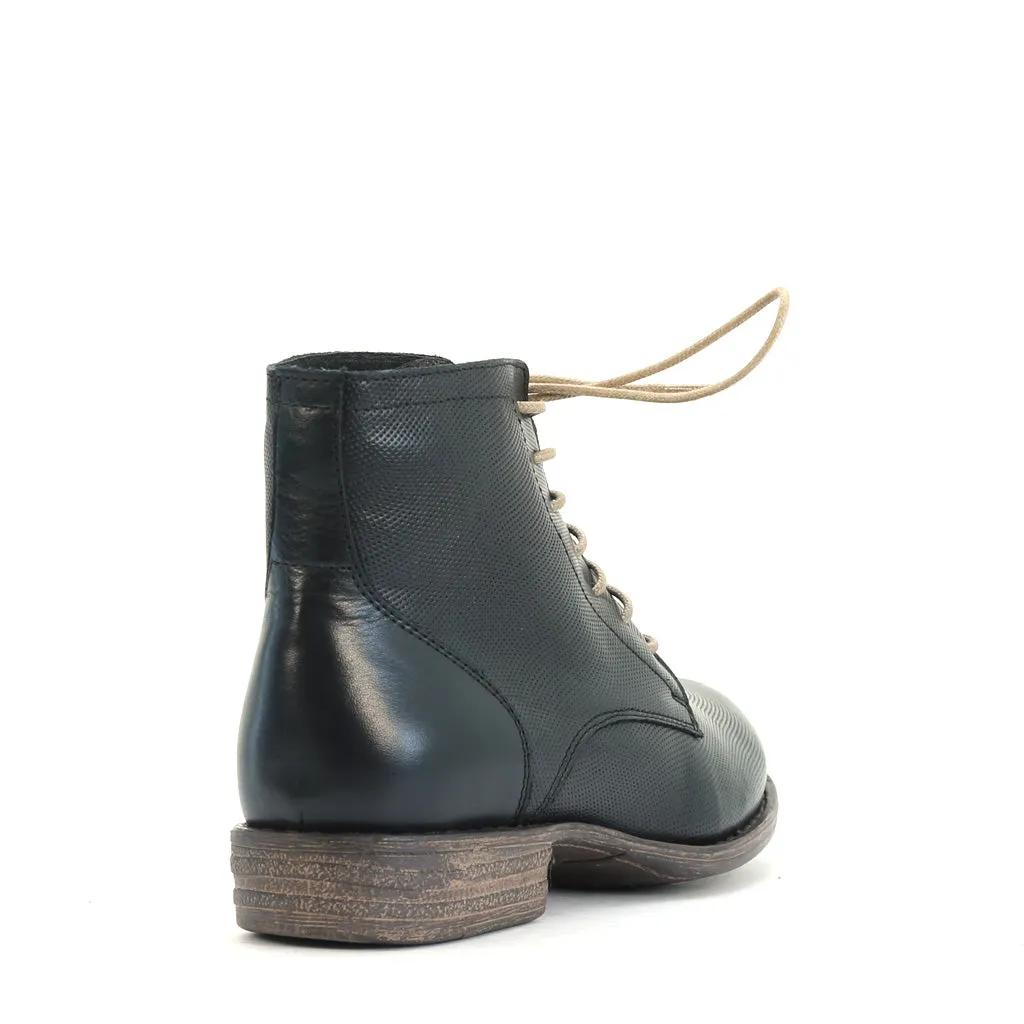 WITTY LEATHER ANKLE BOOTS